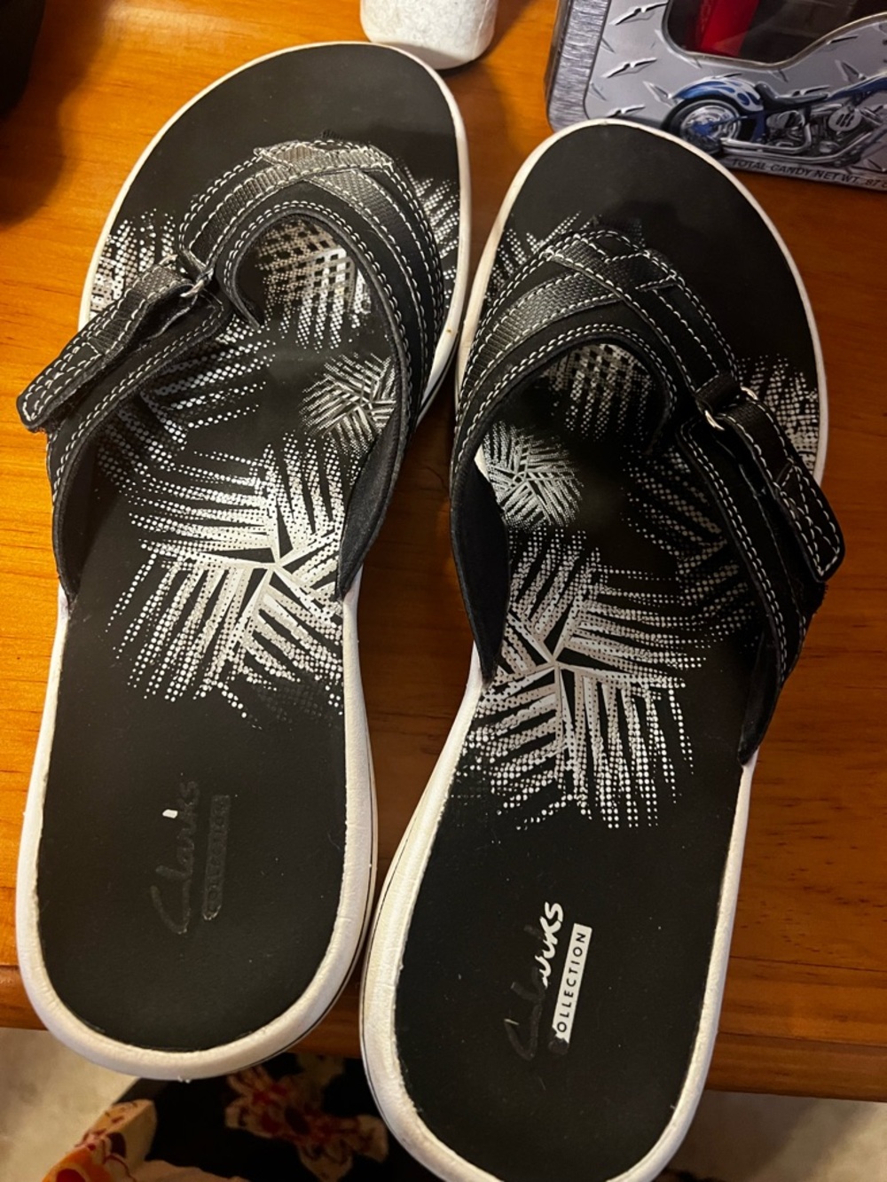 Clarks Collection Black & White Palm Print Thong Sandals